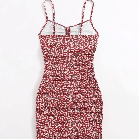 Ruched Floral Bodycon Dress - Picture 2 of 4